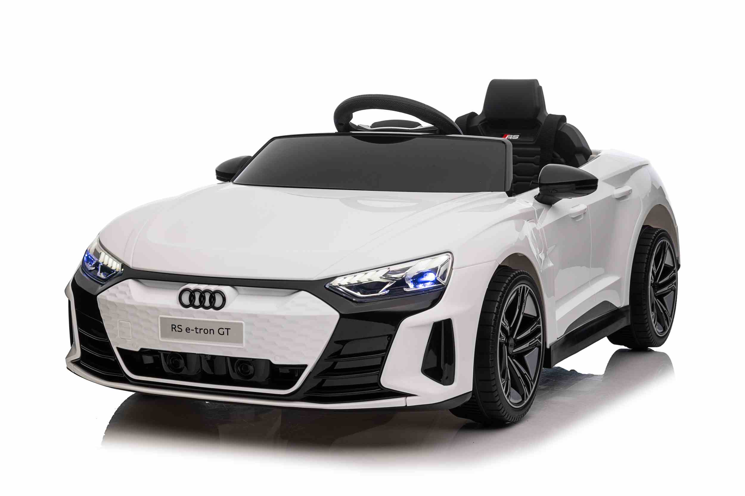 Акумулаторна кола бяла Audi RS e-tron 6888