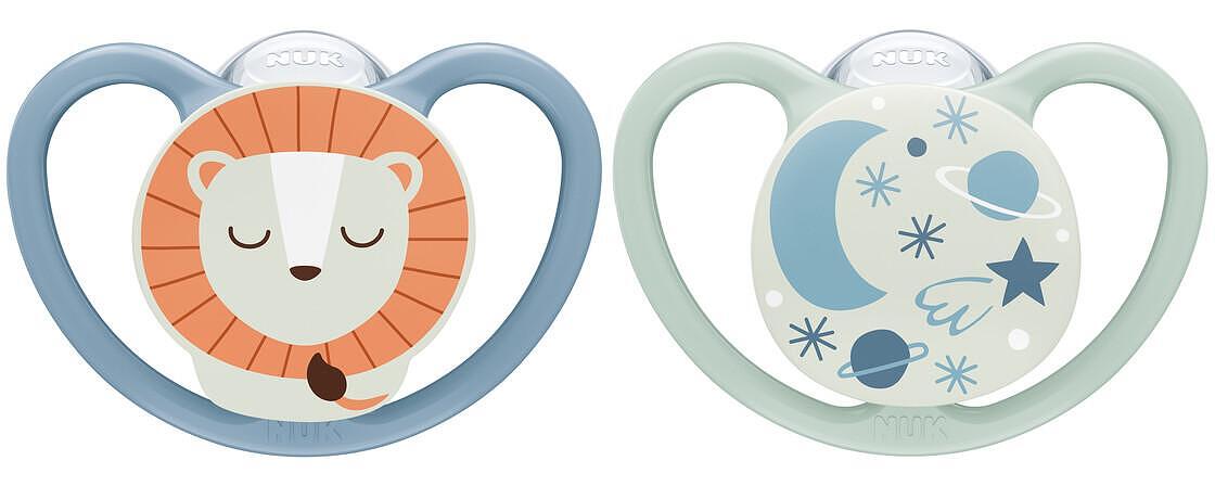 NUK Space Night 0-6мес Лъв биберон залъгалка силикон 2бр + кутийка за съхранение и стерилизация в микровълнова